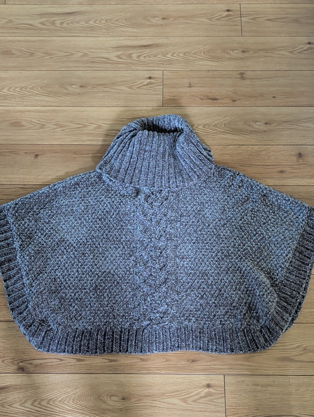 Moda Gray Cable-Front Turtleneck Poncho Sweater